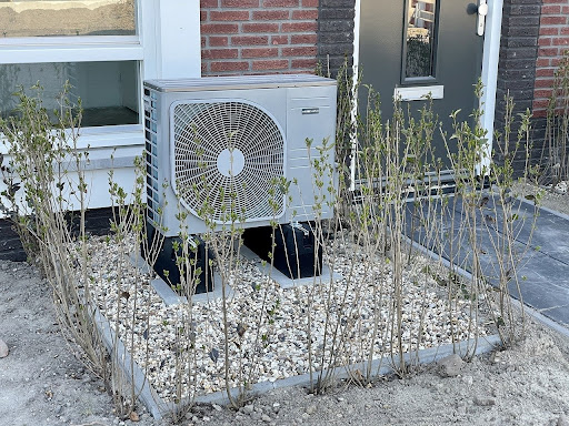 How does a heat pump work in winter
